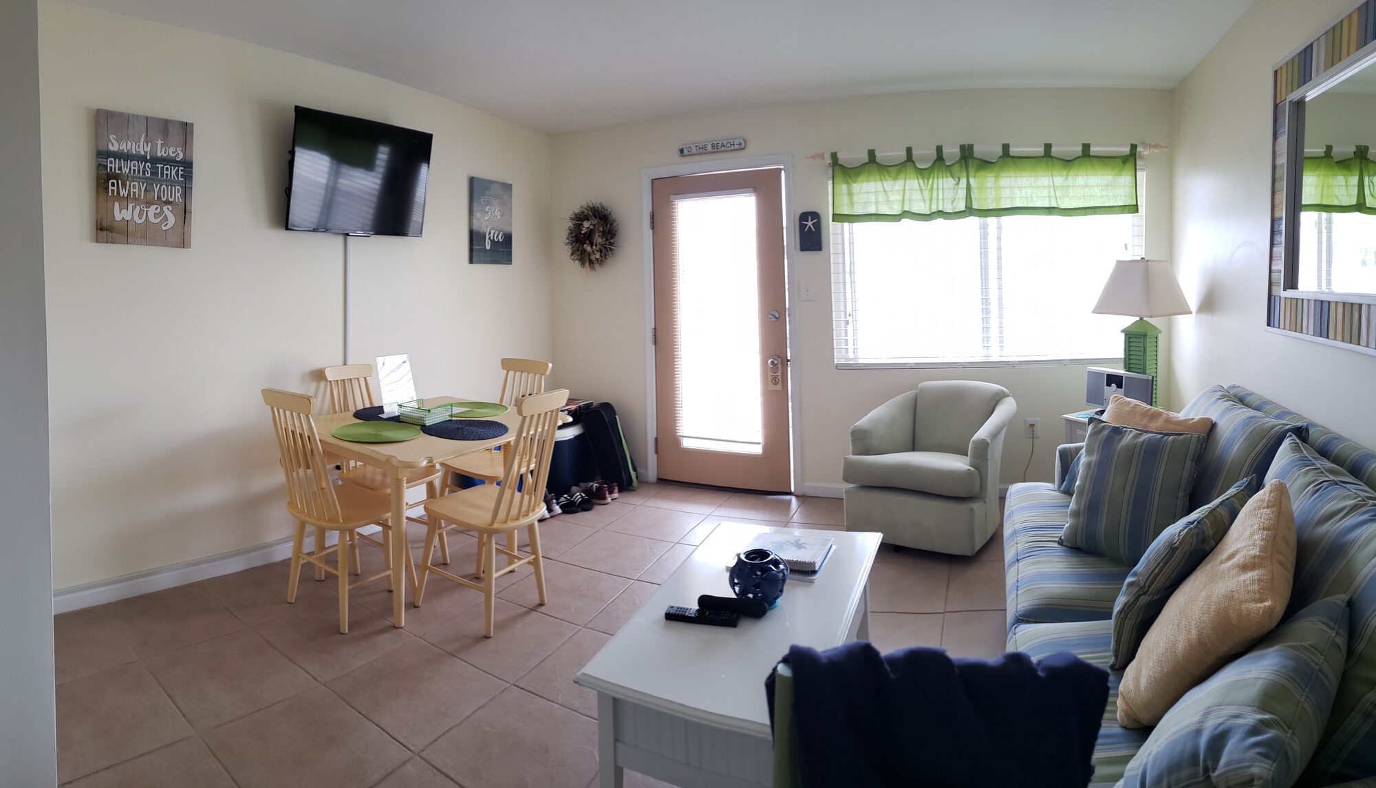 One bedroom suite living area